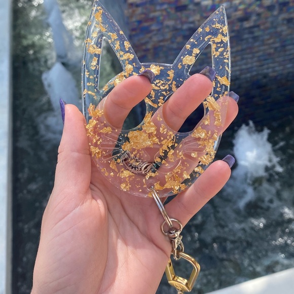 Defensive Kitty Keychain Clear With Gold Flakes - Picture 10 of 15